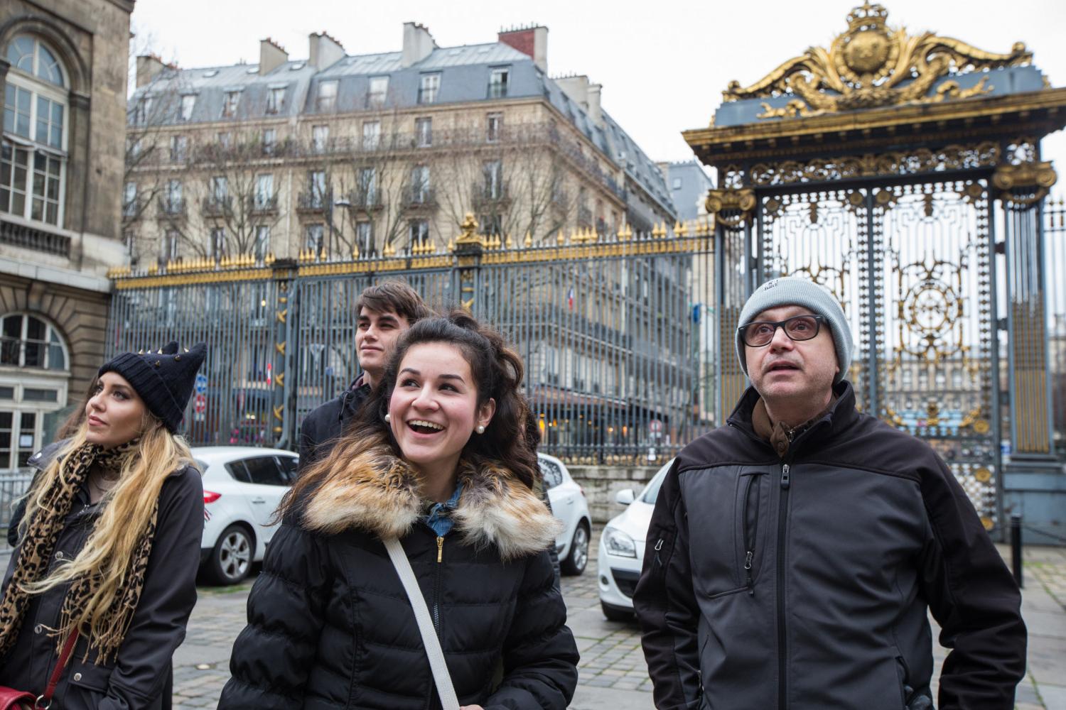 <a href='http://ej9.uuchaxun.com'>全球十大赌钱排行app</a>学院法语教授Pascal Rollet带领学生们到巴黎游学.